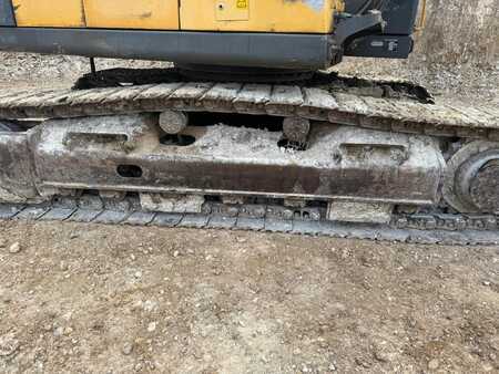 Lánctalpas kotrógép 2008 Volvo EC235CNL (8)