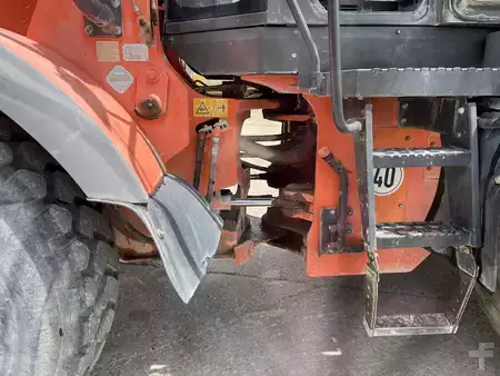 Chargeuse sur pneus 2007 Hitachi ZW180 (1)