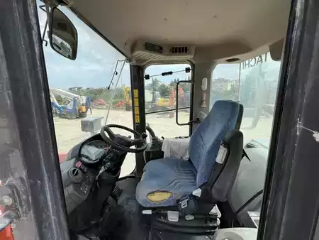 Chargeuse sur pneus 2007 Hitachi ZW180 (2)
