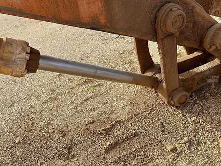 Hydraulic Excavators 1996 Fiat-Hitachi FH450LCH.3 (9)