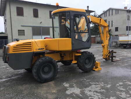 Escavatori gommati 1997 Mecalac 12MXT (7)