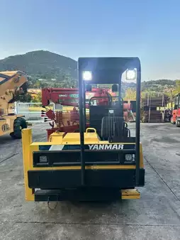 Tombereau sur chenilles 2007 Yanmar C30R (6)