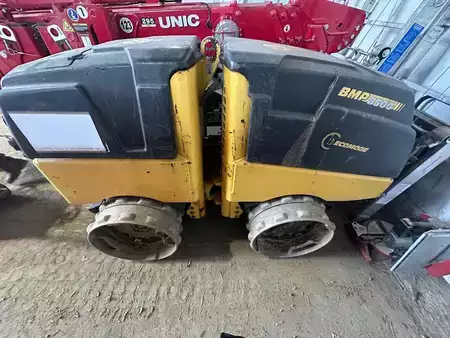 Kompaktorit (jätteiden tiivistyslaitteet) 2016 BOMAG BMP851 (1)
