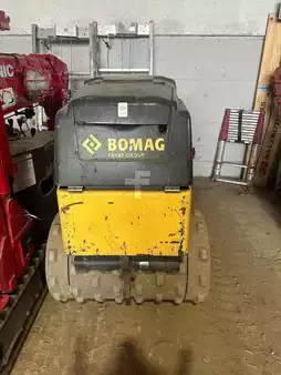 Kompaktorit (jätteiden tiivistyslaitteet) 2016 BOMAG BMP851 (3)