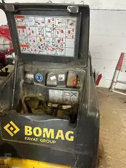 Kompaktorit (jätteiden tiivistyslaitteet) 2016 BOMAG BMP851 (4)