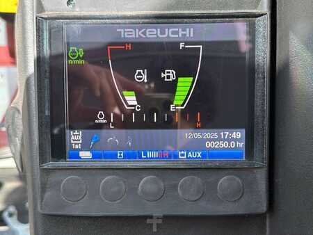 Minibagry 2022 Takeuchi TB240 (4)
