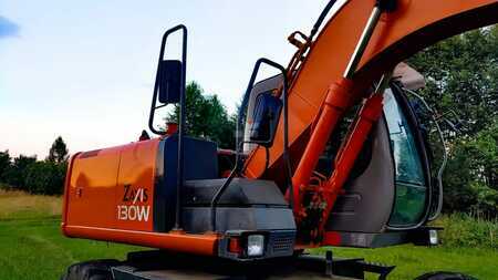 Escavatori gommati 2005 Hitachi ZX130W (14)