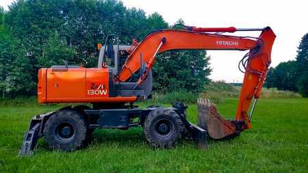 Escavatori gommati 2005 Hitachi ZX130W (7)