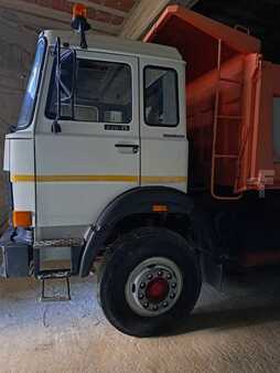 Náklaďák
 1990 Iveco 330-35 (3)