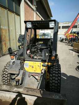 Kompakt rakodó 2002 JCB ROBOT 160 (1)
