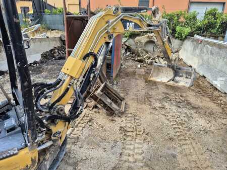 Mini pelle 1901 Caterpillar 301.5 (3)