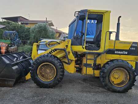 Ładowarki kołowe 2004 Komatsu WA180 (1)