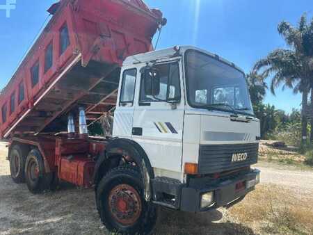 Lastebil 1991 Iveco 330-30 (2)