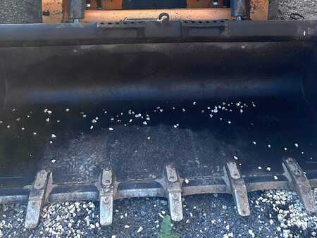 Cargadores compactas 2020 Mustang 2600R (1)