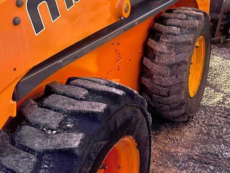 Cargadores compactas 2020 Mustang 2600R (2)