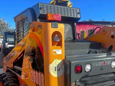 Cargadores compactas 2020 Mustang 2600R (3)