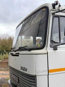 Náklaďák 1992 Iveco 330-36 (5)