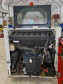 Kompaktní nakladače 2000 Bobcat 553 (4)