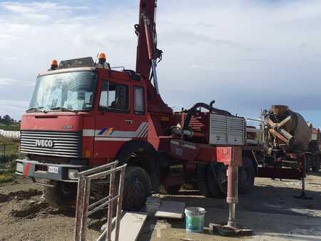 Pompe á béton montés sur camion 1990 CIFA M1 33MT (1)