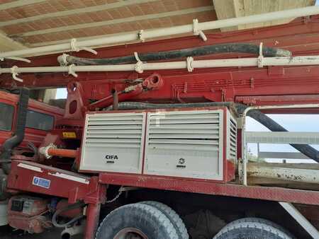 Pompe á béton montés sur camion 1990 CIFA M1 33MT (4)