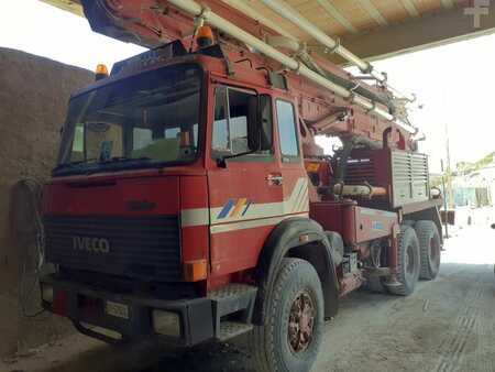 Pompe á béton montés sur camion 1990 CIFA M1 33MT (5)
