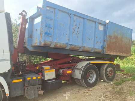 Camión 2003 Iveco 440E43T-P (1)