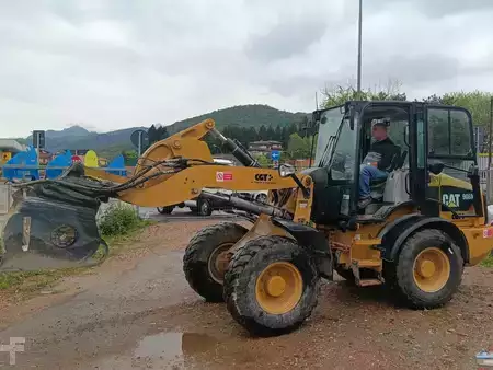 Radlader 2018 Caterpillar 908M (1)