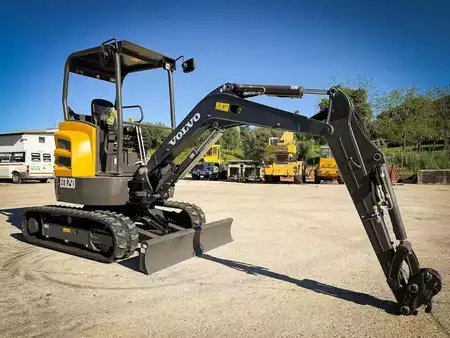 Mini-koparki 2026 Volvo ECR25D (1)