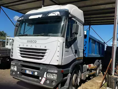 Ciężarówka 2004 Iveco AS260S-80 (1)