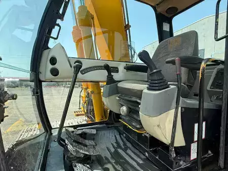 Pelles sur chenilles 2002 JCB JS130 (8)