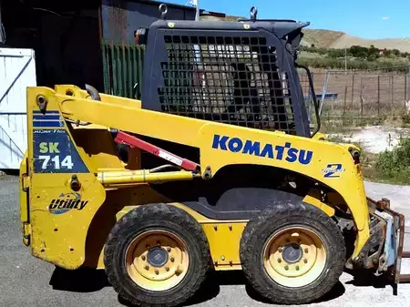 Valet de ferme  2008 Komatsu SK714-5 (1)