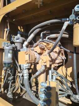 Korečková rýpadla 2020 Caterpillar 323FSA (10)