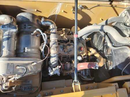 Korečková rýpadla 2020 Caterpillar 323FSA (12)