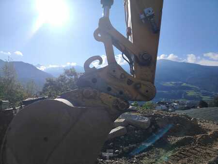 Korečková rýpadla 2020 Caterpillar 323FSA (7)