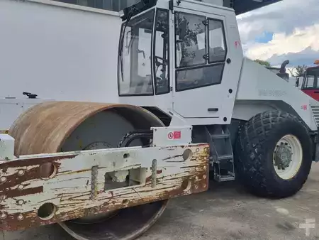 Tiejyrät 2003 BOMAG BW216D3 (2)