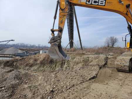 Beltegraver 2020 JCB 220X L4F (8)