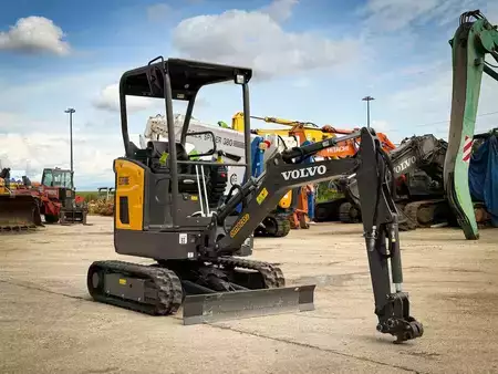 Mini excavadoras 2023 Volvo ECR18E (1)