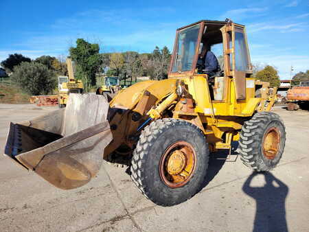 Kerekes rakodó 1981 Caterpillar 920 (1)