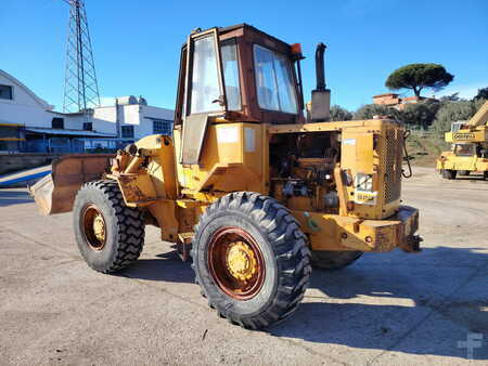 Kerekes rakodó 1981 Caterpillar 920 (2)