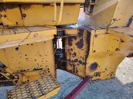 Kerekes rakodó 1981 Caterpillar 920 (4)