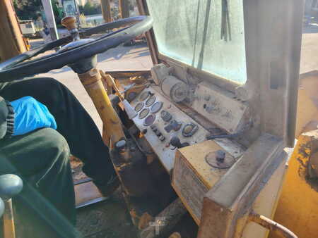 Kerekes rakodó 1981 Caterpillar 920 (5)