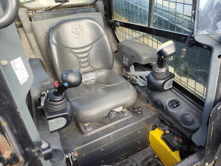 Altri 2011 New Holland Construction C227 (16)