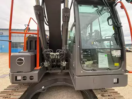 Escavatori cingolati 2023 Volvo ECR145FL5 (7)
