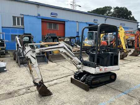 Mini pelle 2004 Bobcat 320 (2)