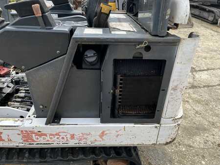 Mini pelle 2004 Bobcat 320 (9)