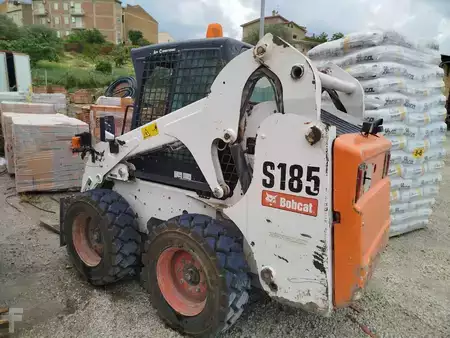Kompakt rakodó 2008 Bobcat S185 (2)