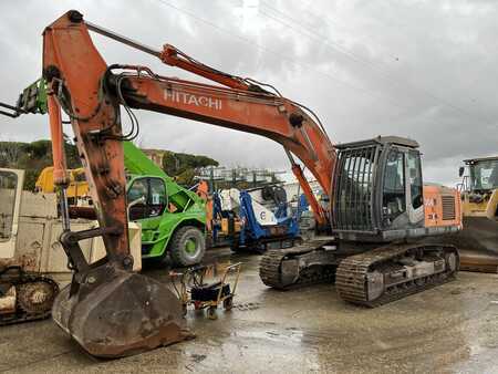Beltegraver 2010 Hitachi ZX240N-3 (1)