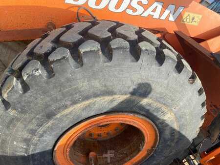 Doosan DL300