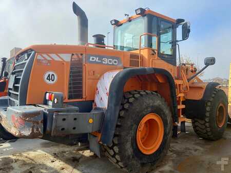 Doosan DL300