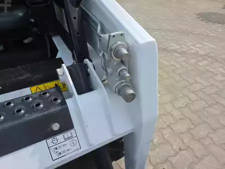 Bobcat S100